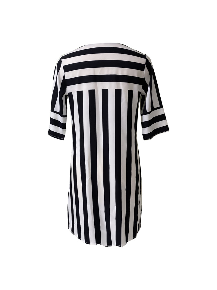 Charmante dames zomerjurk met tijdloos gestreept patroon, mini-silhouet, ademend materiaal voor een stijlvolle zomerlook