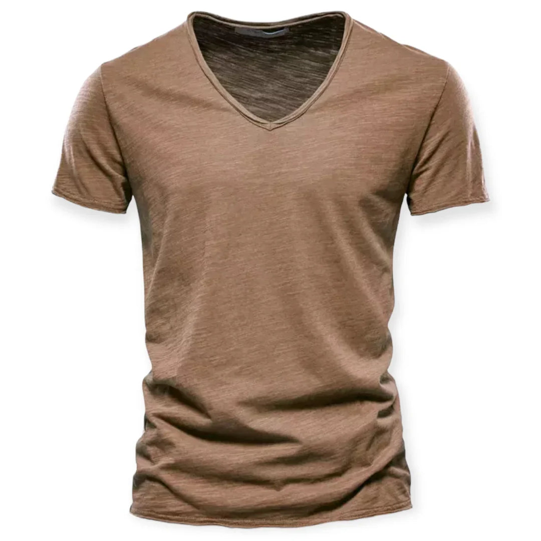 Eenvoudig en comfortabel heren V-hals t-shirt, een veelzijdige basic voor elke dag en elk seizoen.