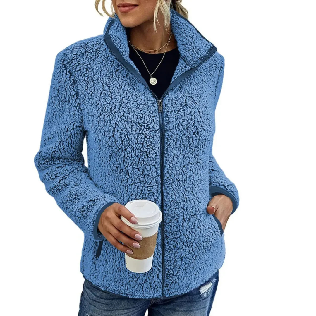 Warm fleecevest voor dames, model Petra, met comfortabele hoge kraag, perfect voor koude dagen.