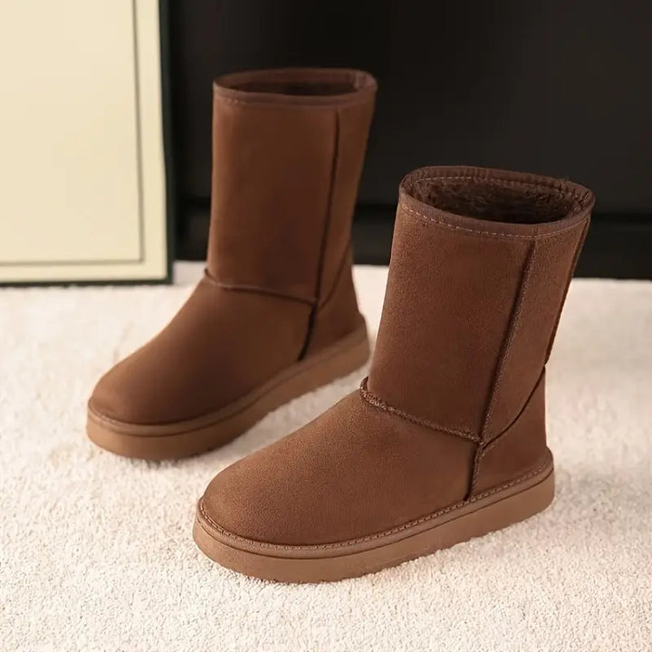 Warme Aria dames slip-on winterlaarzen. Gemakkelijk aan te trekken, comfortabel en perfect voor de wintermode.