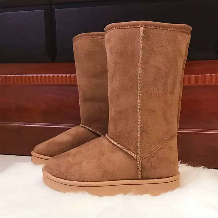 Duurzame Aria dames sneeuwlaarzen. Waterbestendig, antislip zool en warme voering voor winterse omstandigheden.