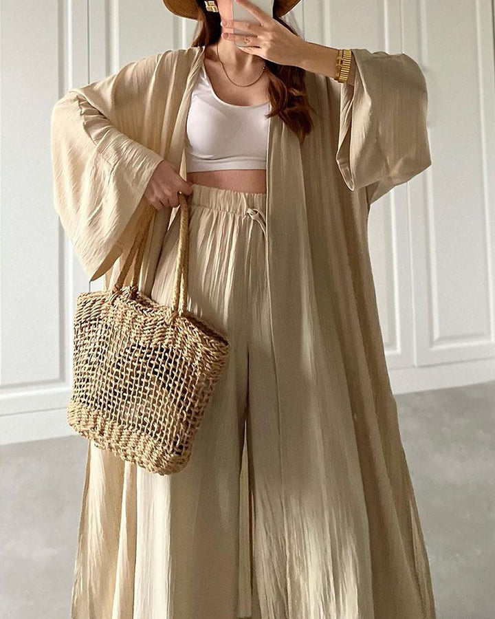 Ontspannen casual tweedelige dameskleding set met vest en broek, ideaal voor een relaxte dag thuis.