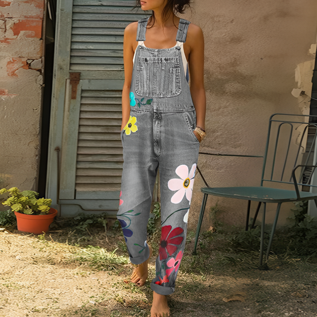 Modieuze eendelige dames jumpsuit met vrolijke bloemenprint en ritssluiting, perfect voor een bohemian zomerlook.