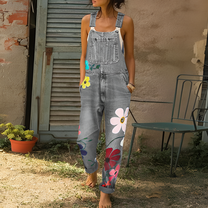 Modieuze eendelige dames jumpsuit met vrolijke bloemenprint en ritssluiting, perfect voor een bohemian zomerlook.