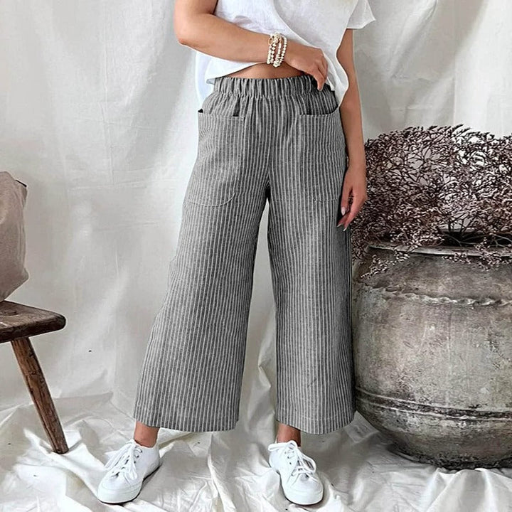 Stijlvolle dames zomerbroek die comfort en elegantie combineert. Veelzijdige losse pasvorm voor lente en zomer.