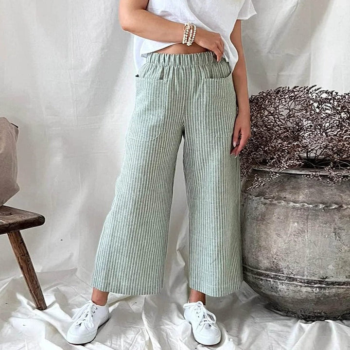 Veelzijdige dames zomerbroek met comfortabele losse pasvorm, perfect voor een elegante casual zomerlook.