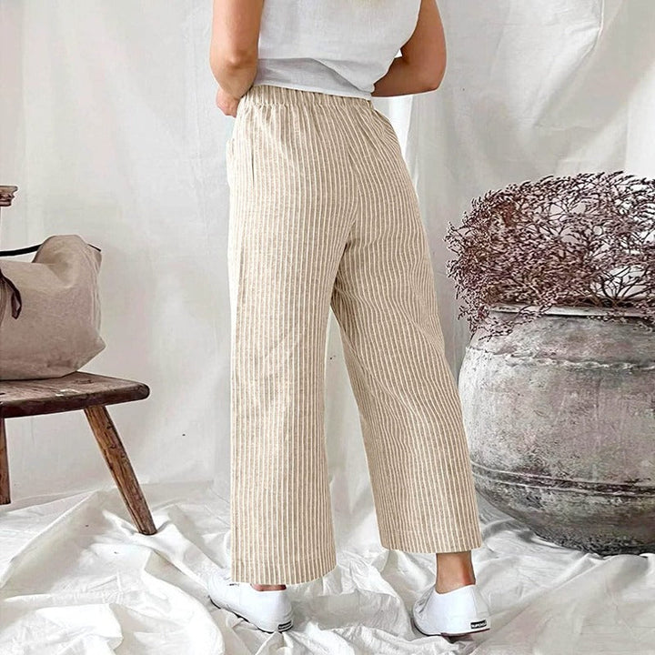 Lichte dames zomerbroek voor lente en zomer. Comfortabel, elegant en veelzijdig met een losse, modieuze pasvorm.