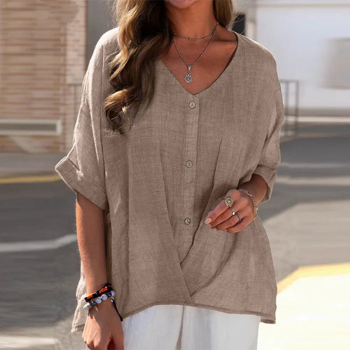 Elegante damesblouse met V-hals, knopen en 3/4 mouw, een veelzijdige top voor elke gelegenheid.