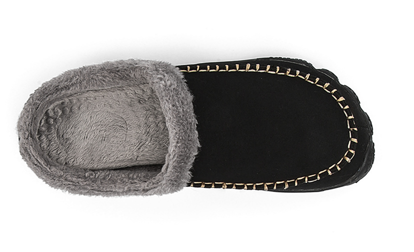 Luxe heren sloffen, detail van de zachte, warme voering en hoogwaardige stof voor optimaal comfort.