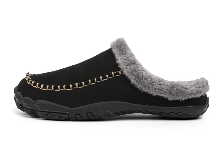 Stijlvolle bruine heren pantoffels van luxe kwaliteit, perfect voor warme en comfortabele voeten in huis.