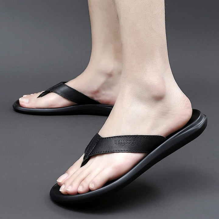 Casual Leano heren slippers, comfortabel en anti-slip voor strand, zwembad of ontspannen zomeravonden.