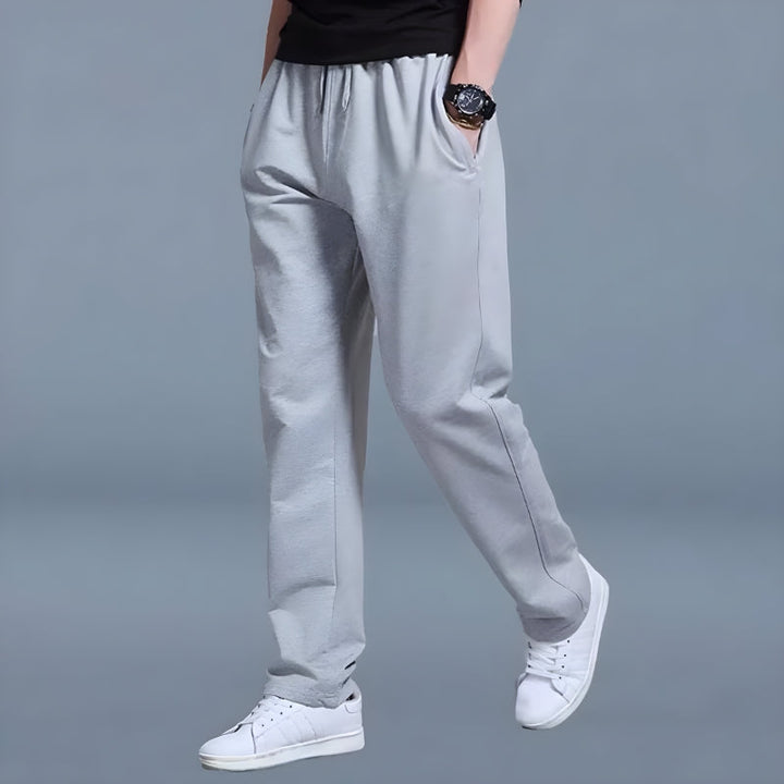 Moderne heren joggingbroek Mikael, biedt optimaal gemak en stijl voor een relaxte, casual look.