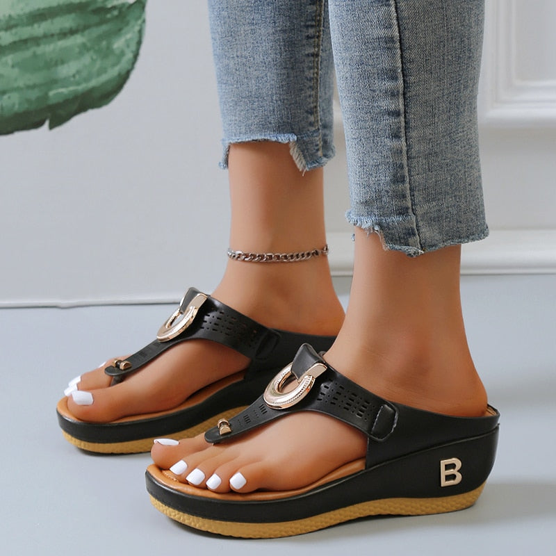 Trendy roze NicySandals™ zomer sandalen voor dames, comfortabel en perfect als casual of strand slipper.