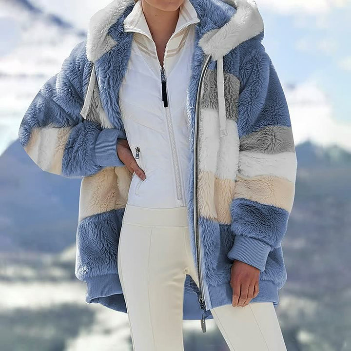 ComfyCoat™ dames winterjas met praktische capuchon; warm, stijlvol en comfortabel voor damesmode.