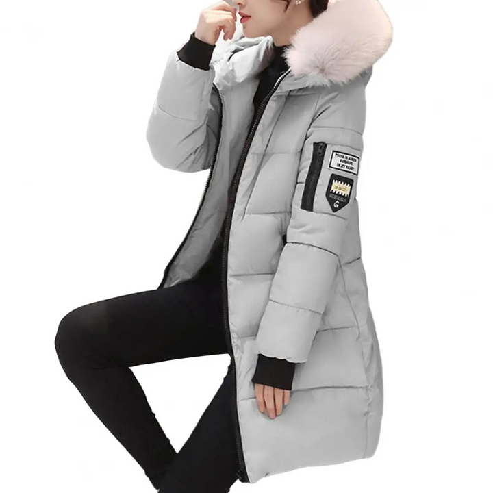 Geniet van de winter met de Elinora dames winterjas; comfortabel, windbestendig en altijd warm.