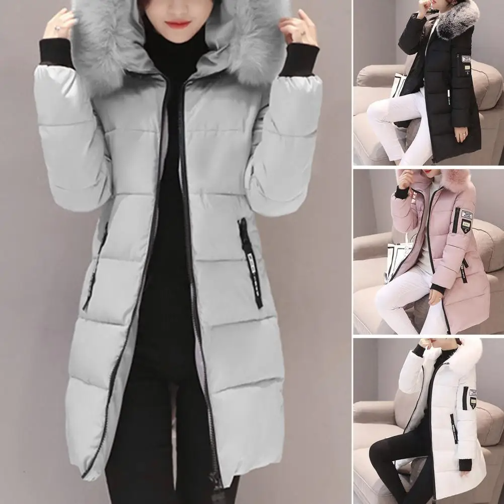 Modieuze Elinora dames winterjas; halflang model met capuchon, een must-have voor damesmode.
