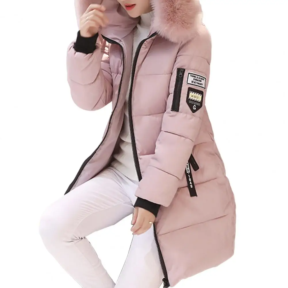 Duurzame Elinora buitenjas voor dames, windbestendig en warm, perfect voor winterse activiteiten.