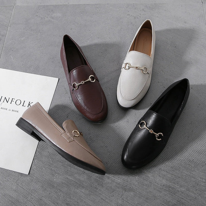 Evelins Comfort Loafers: Zwarte dames instappers, zacht en stijlvol. Ideaal voor dagelijks comfort.