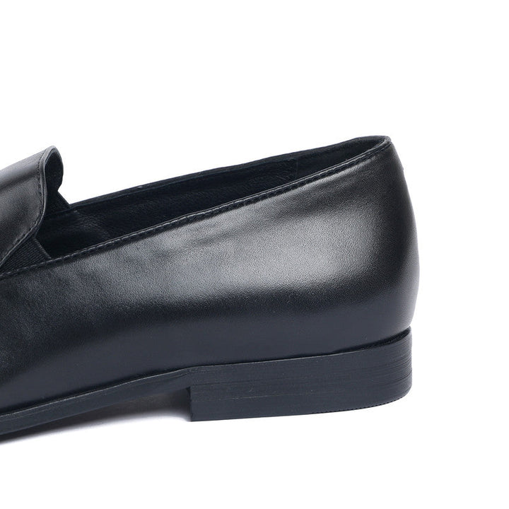 Veelzijdige comfortabele dames loafers, Evelins instappers in zwart. De perfecte stijlvolle schoenen.