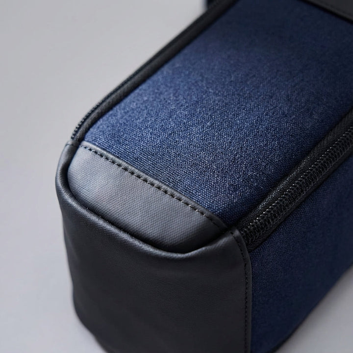 Slimme organiser-functie in de CarryGuard messenger tas, perfect voor paspoort en reisaccessoires.