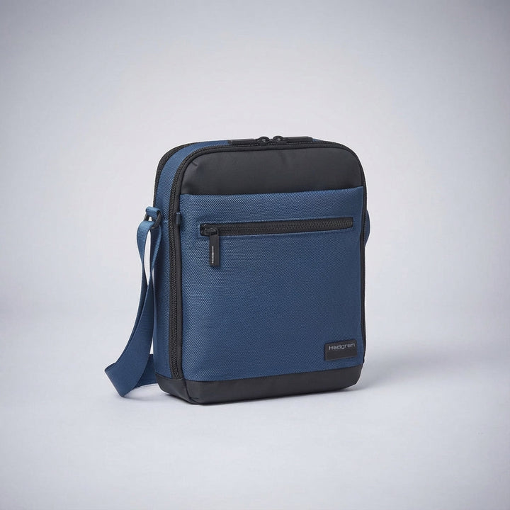 Binnenzijde van de CarryGuard messenger tas met handige organiser, veilige vakken en ritsen.