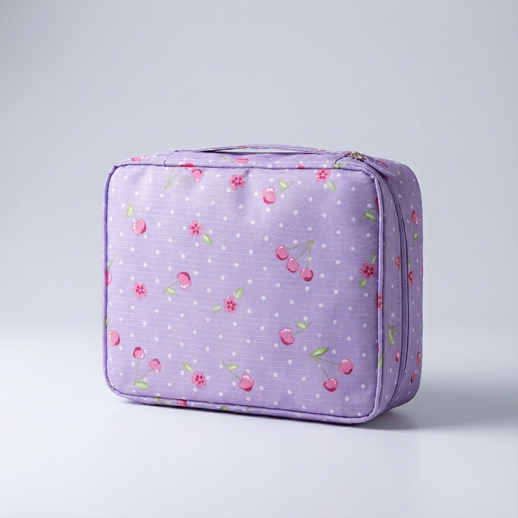 Compacte cosmeticatas naast een smartphone, toont perfecte reisformaat. Ideale dames makeuptas organiser.