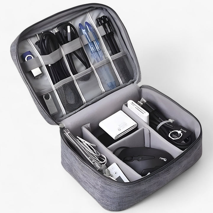 Reisvriendelijke TechTidy organizer voor al je tech-accessoires, compact en makkelijk mee te nemen.