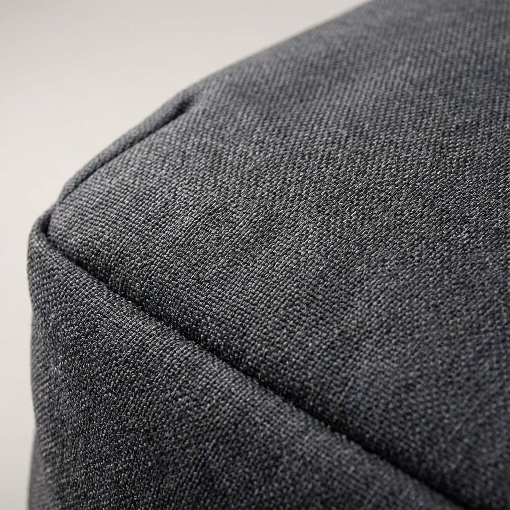 Interieur van de FlexPorter laptoprugzak, georganiseerd en veilig voor een 15 inch laptop en accessoires.