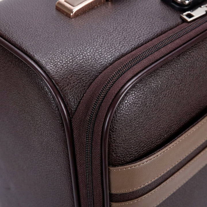 Duurzame SpinCabin handbagage trolley in modern design, met stevige ritsen voor comfortabel reizen.