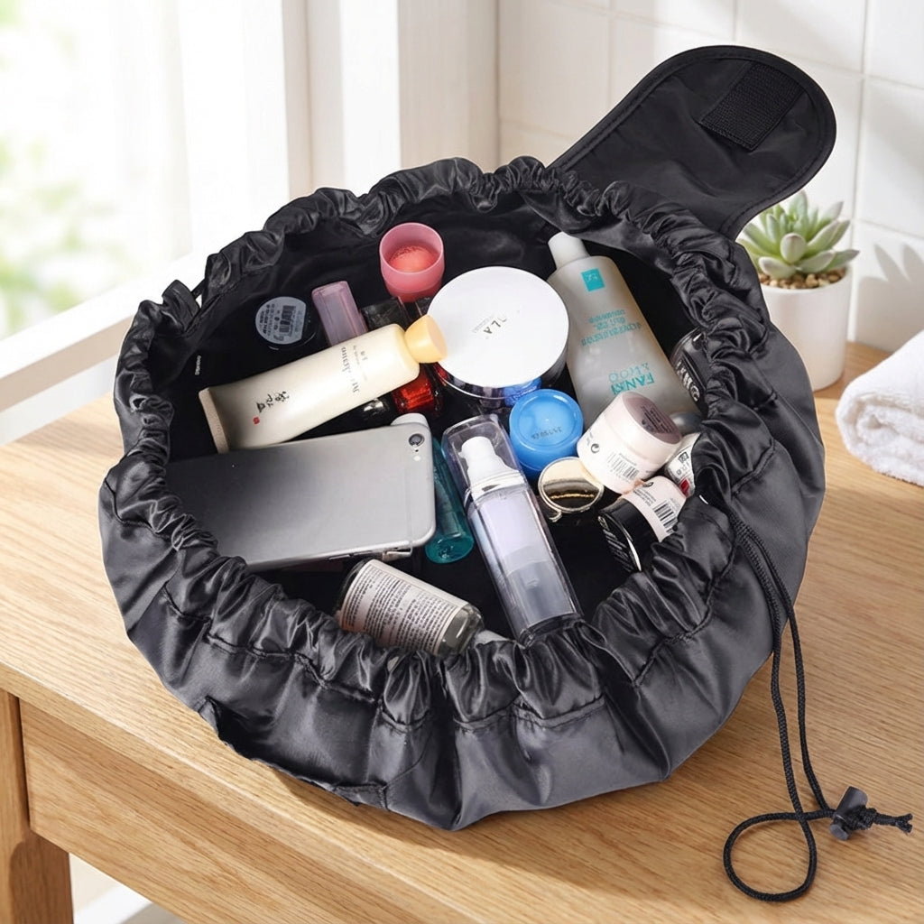 Compacte reis cosmetica organizer met trekkoord, ideaal voor het opbergen van make-up en toiletartikelen onderweg.