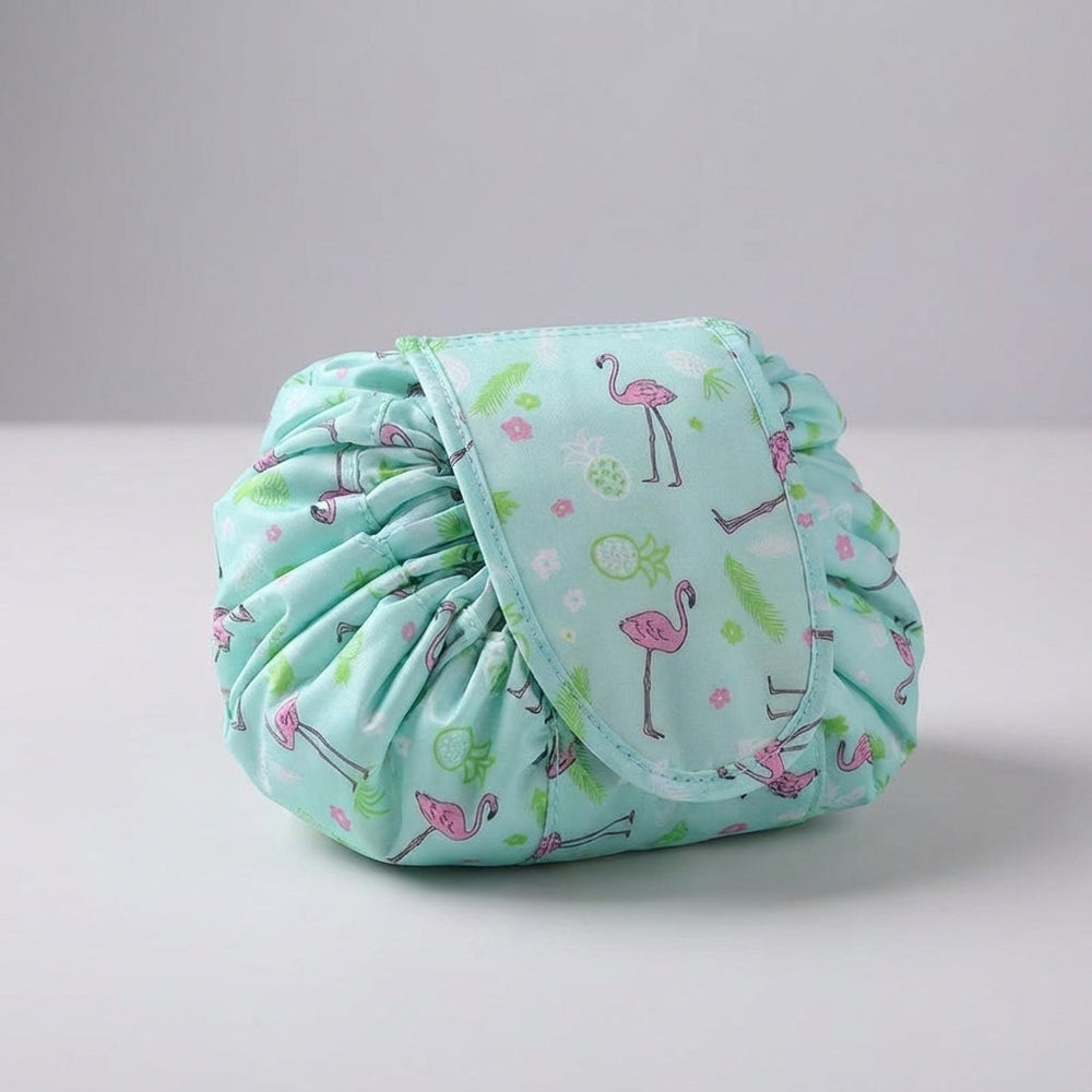 Opvouwbare reistas SnapPouch voor toiletartikelen, perfect voor compact reizen.