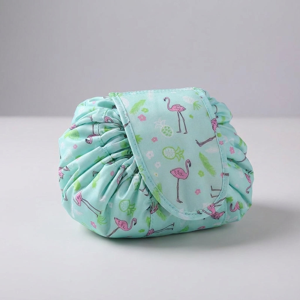 Opvouwbare reistas SnapPouch voor toiletartikelen, perfect voor compact reizen.