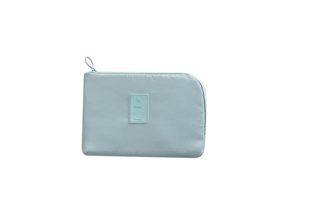 Organiseer al je USB-kabels, opladers en powerbanks met deze waterdichte reis etui.