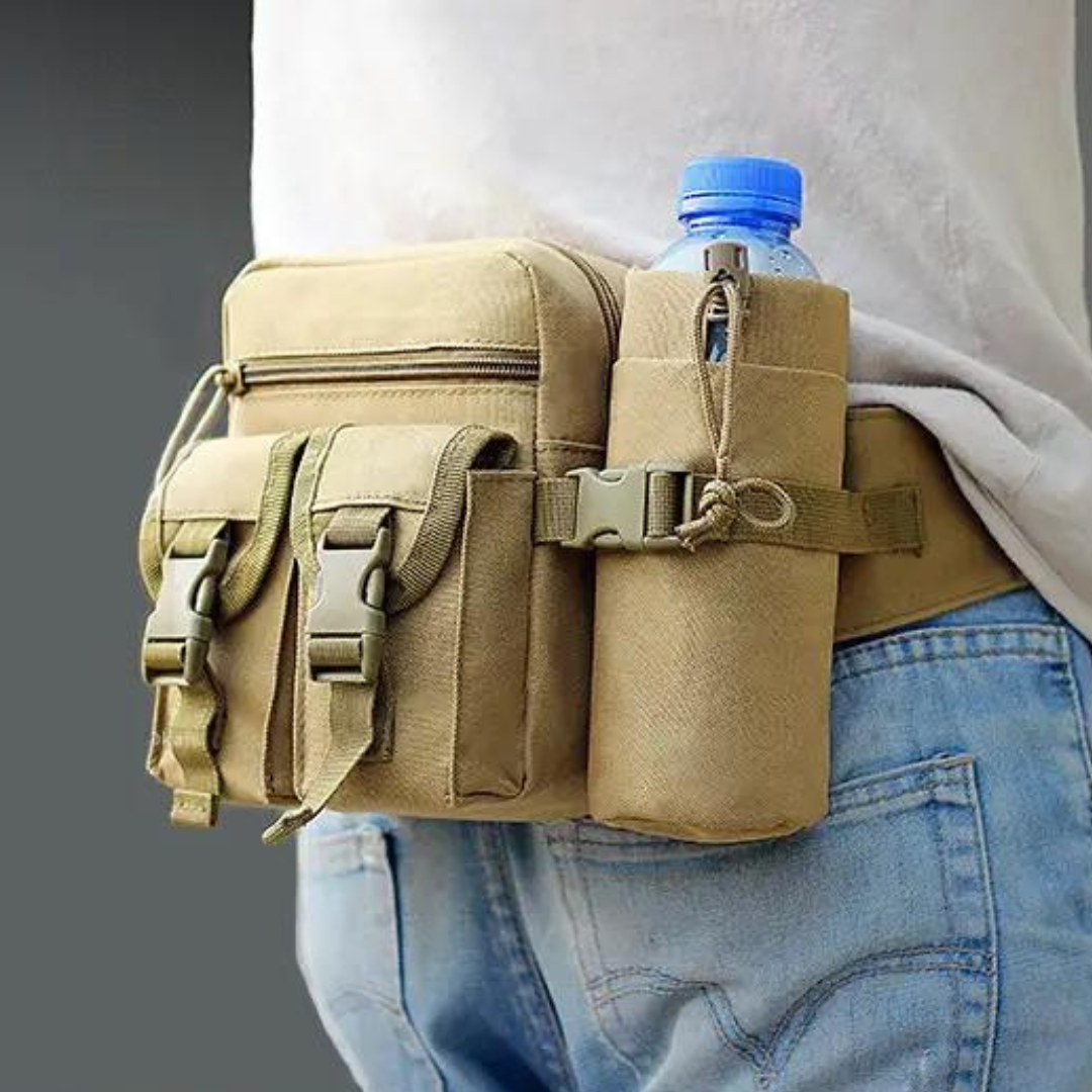 Close-up van de compacte waterdichte AdventureBelt heuptas, met stevige ritsen en duurzaam materiaal.
