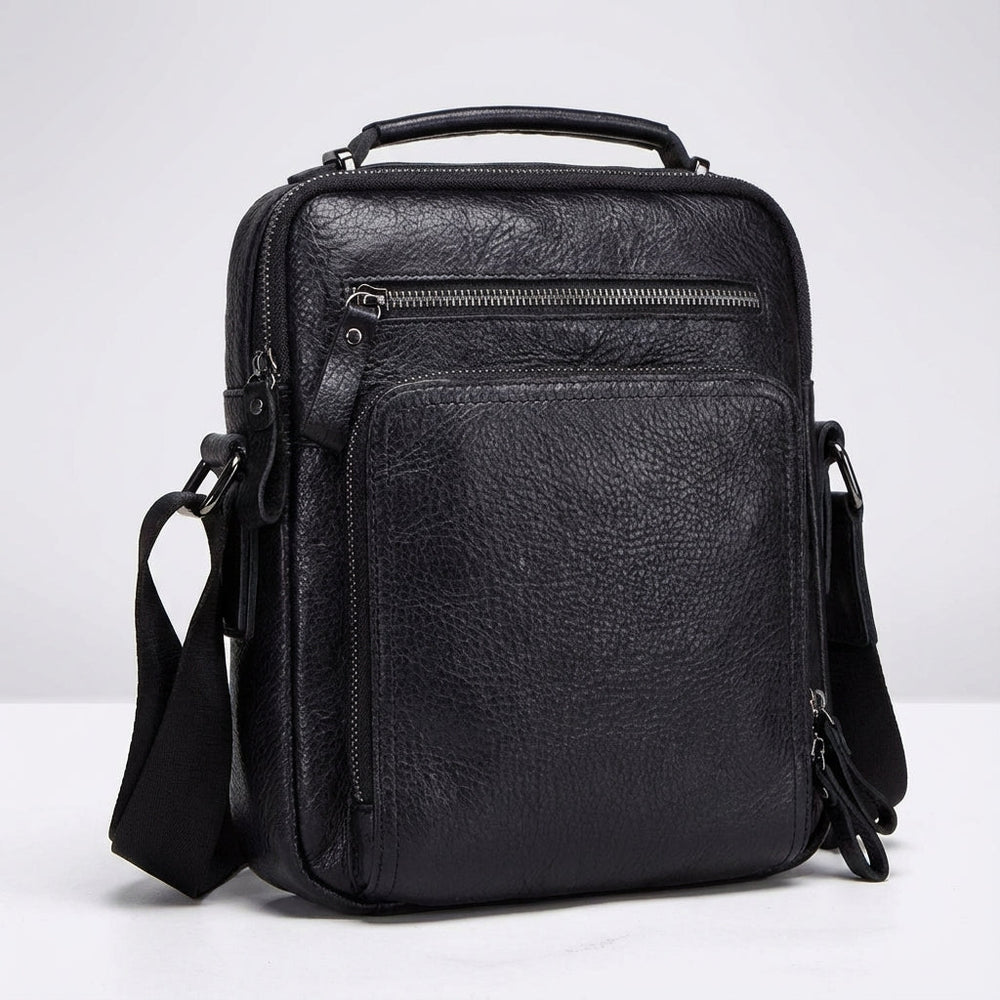 Zwarte EnduraBag leren schoudertas met georganiseerde vakken, perfect voor dagelijks gebruik en essentiële spullen.
