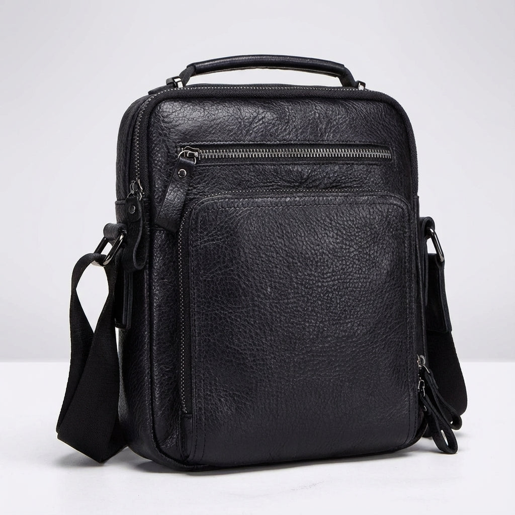 Zwarte EnduraBag leren schoudertas met georganiseerde vakken, perfect voor dagelijks gebruik en essentiële spullen.