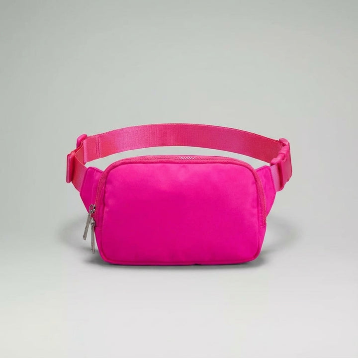 Stijlvolle Pocklet nylon buideltas, waterafstotend, compact en lichtgewicht voor dagelijkse essentials.