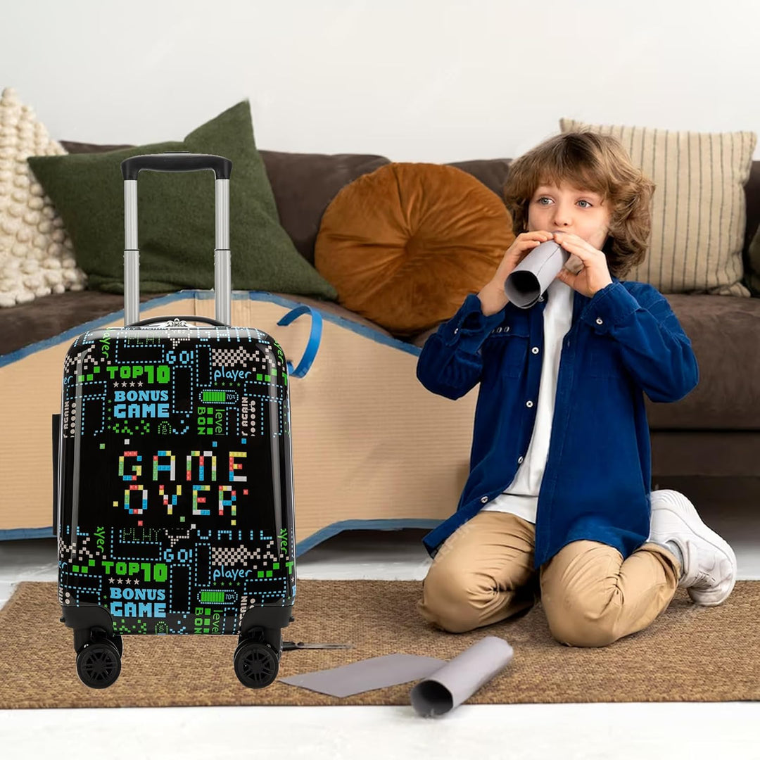 Reis accessoires voor kinderen: nekkussen, etui en lunchtasje, perfect voor onderweg.