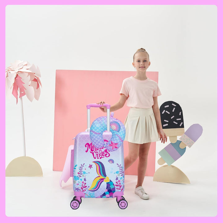 De 5-delige kinderkoffer set: cabine bagage, rugzak, lunchtas, etui en nekkussen.