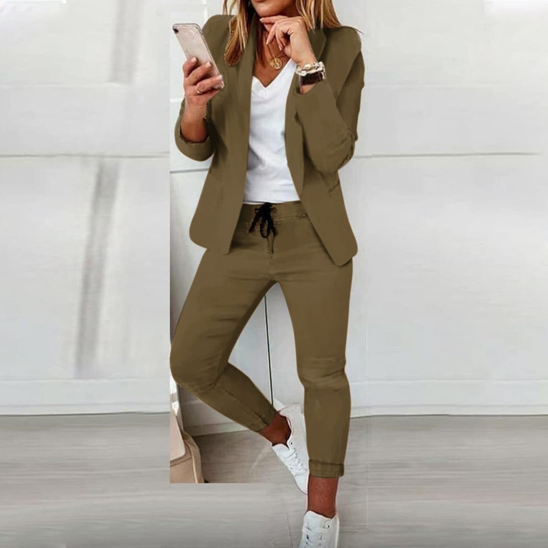 Blazer set voor dames in het blauw, combineert stijl en comfort moeiteloos.