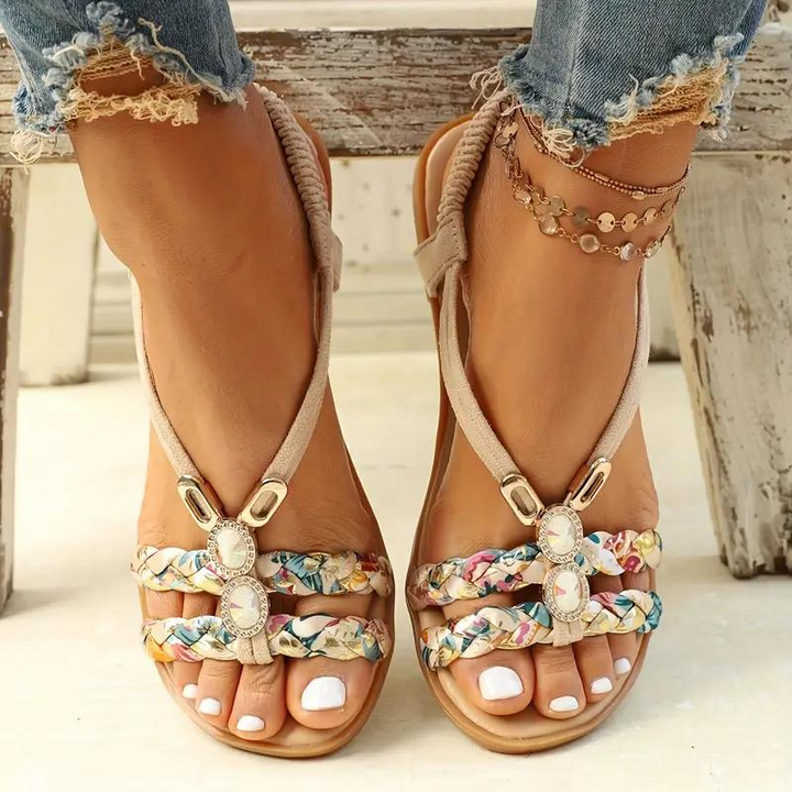 Dames Boho Sandalen met elastische banden, plat en comfortabel, perfect voor zomerse outfits in verschillende kleuren.