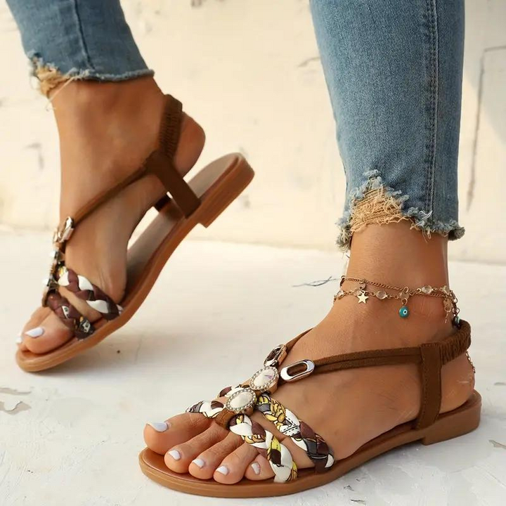 Dames Boho Sandalen met elastische banden, plat en comfortabel, perfect voor zomerse outfits in verschillende kleuren.