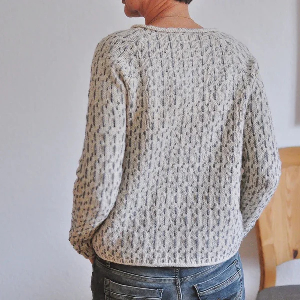 Dames nauwsluitende gebreide trui, zacht materiaal, beige kleur, stijlvol en comfortabel voor elke gelegenheid.