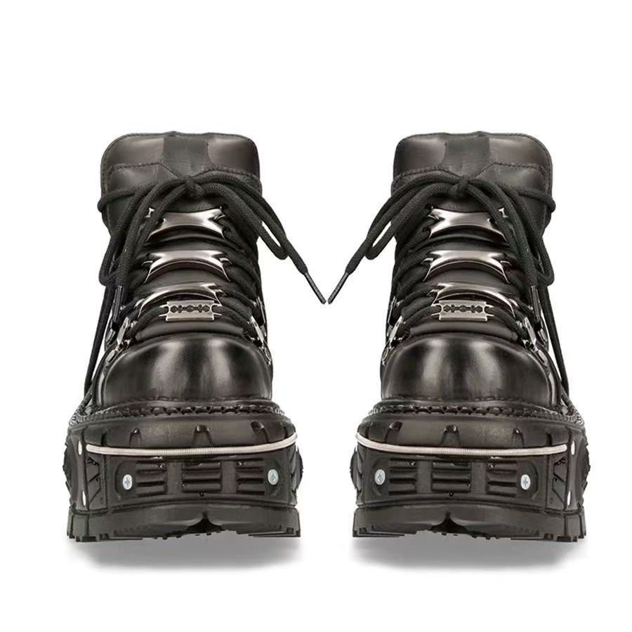 Dames high-top laarzen, robuust leer, rubberen zool, veters, metalen accenten, casual en urban, veelzijdig te gebruiken.