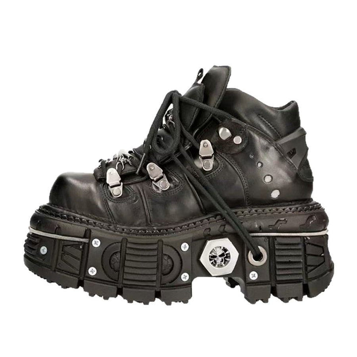 Dames high-top laarzen, robuust leer, rubberen zool, veters, metalen accenten, casual en urban, veelzijdig te gebruiken.
