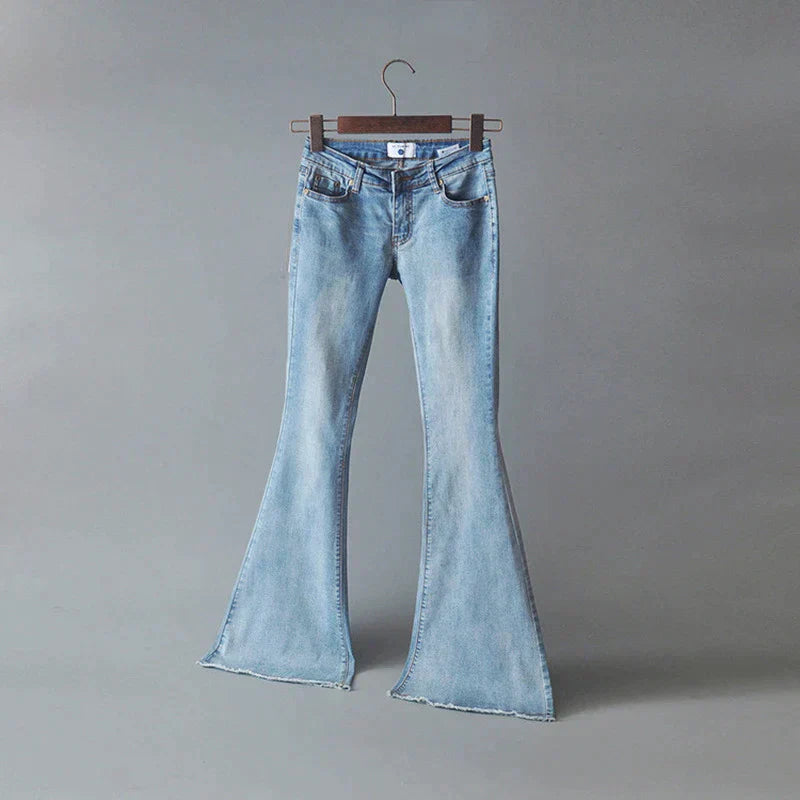 Veelzijdige Heidi bootcut jeans, ideaal voor een trendy casual look