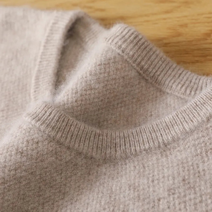 Dames Kasjmier Trui in Beige, luxe en knus, geïnspireerd op Scandinavische stijl, ideaal voor elk seizoen.