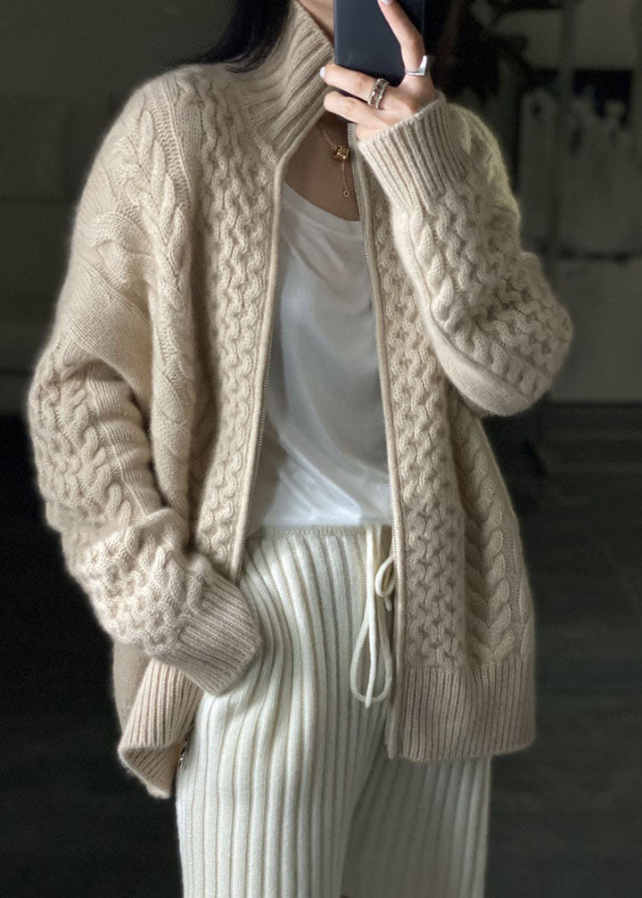 Dames kasjmier vest met hoge hals, zacht en luxueus materiaal, tijdloos elegant en warm.