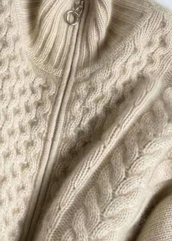 Dames kasjmier vest met hoge hals, zacht en luxueus materiaal, tijdloos elegant en warm.