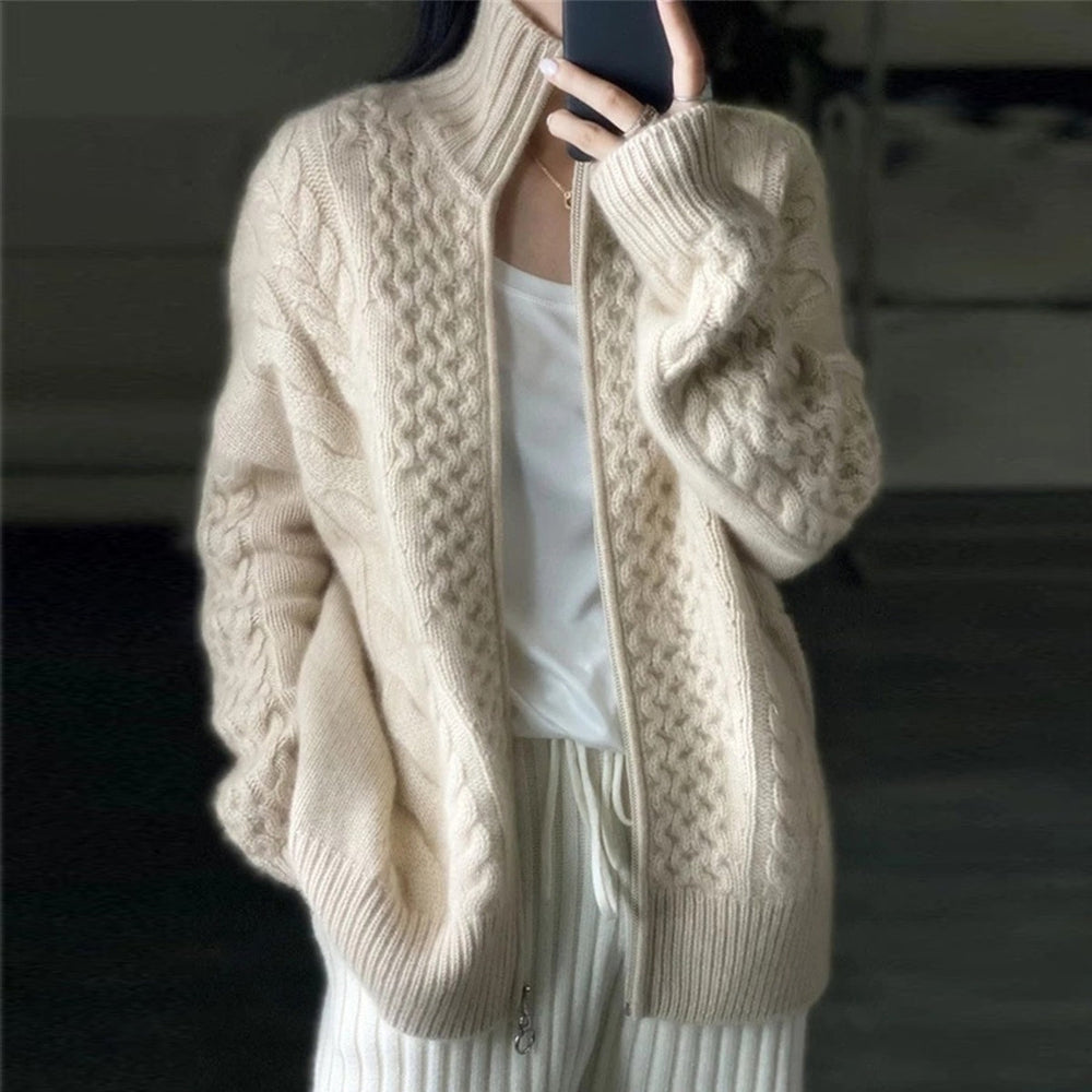 Dames kasjmier vest met hoge hals, zacht en luxueus materiaal, tijdloos elegant en warm.